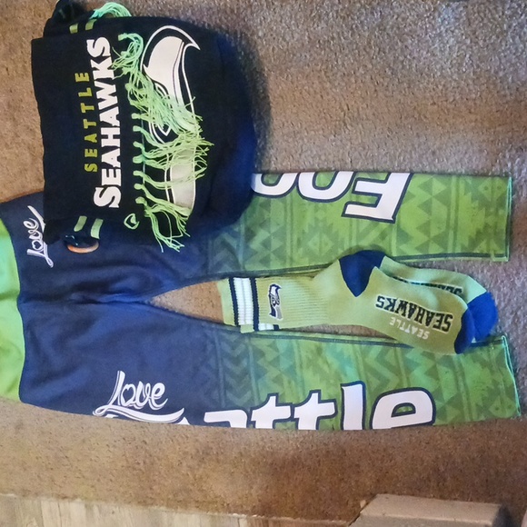 Bundle Of Seattle Football leggings, Back Pack/purse & Socks - Picture 1 of 8